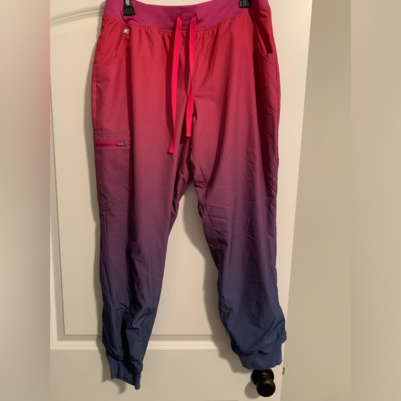 Like new, Figs limited edition ombré scrub set - Picture 5 of 8